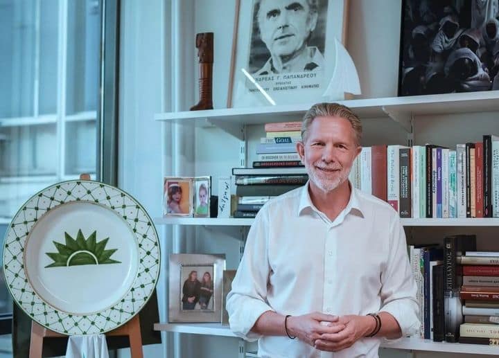 Μπορεί να είναι εικόνα 4 άτομα